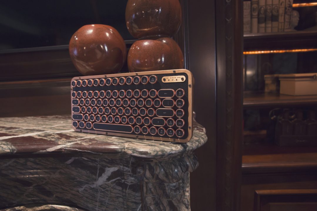 THE COOLECTOR: Azio Retro Compact Keyboard