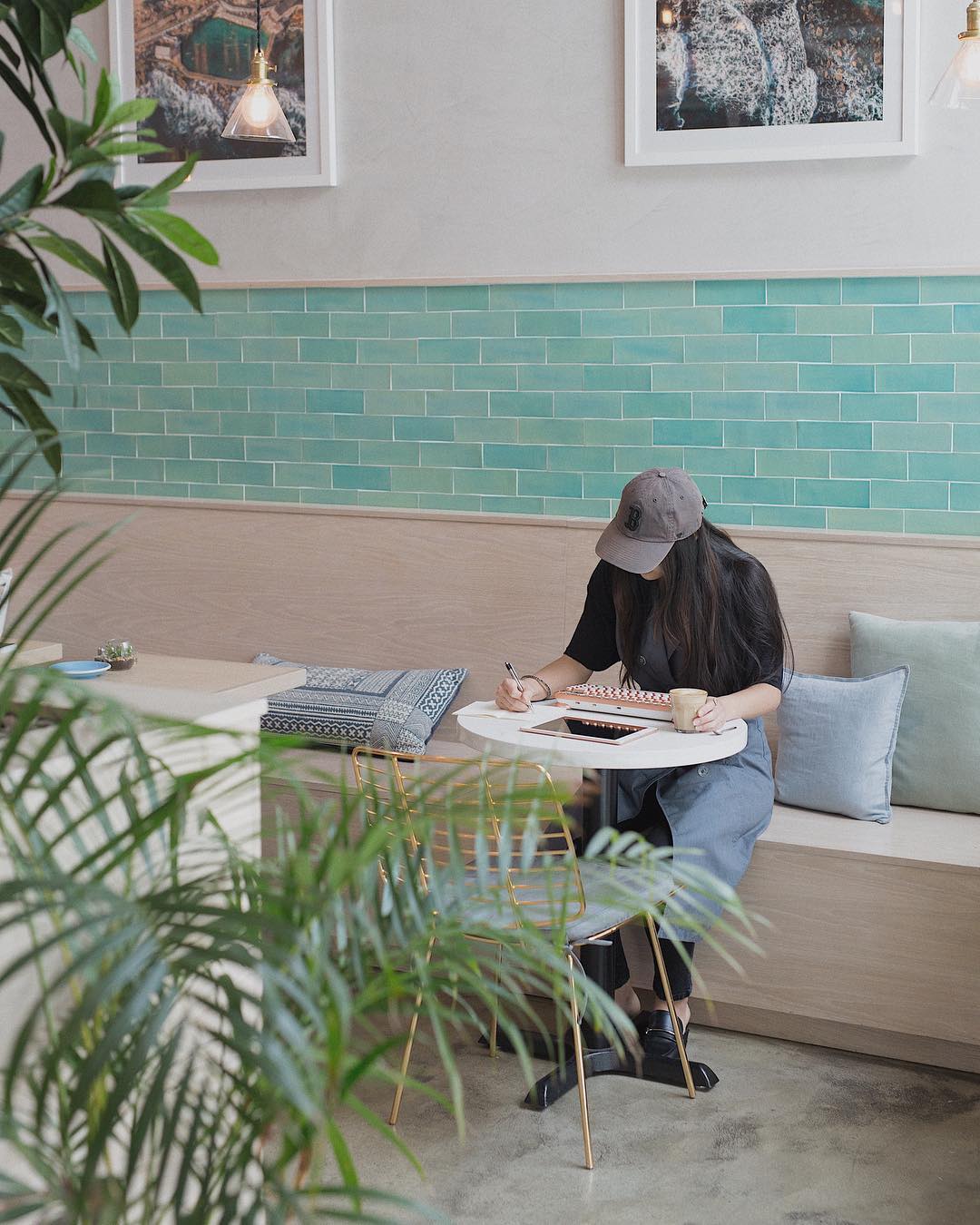 Change of Workspace: Working from a Cafe