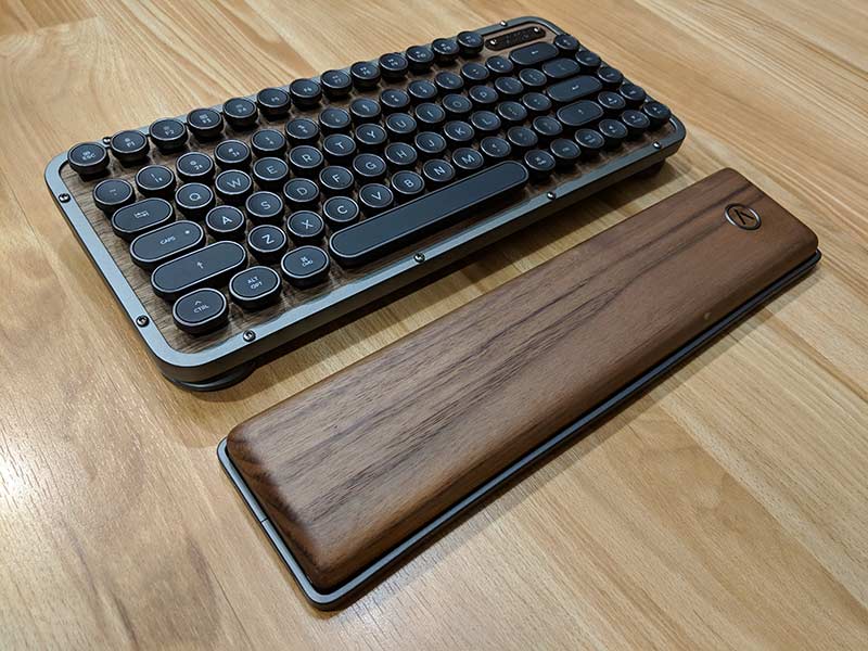 The Gadgeteer: AZIO RCK Retro Compact Keyboard review