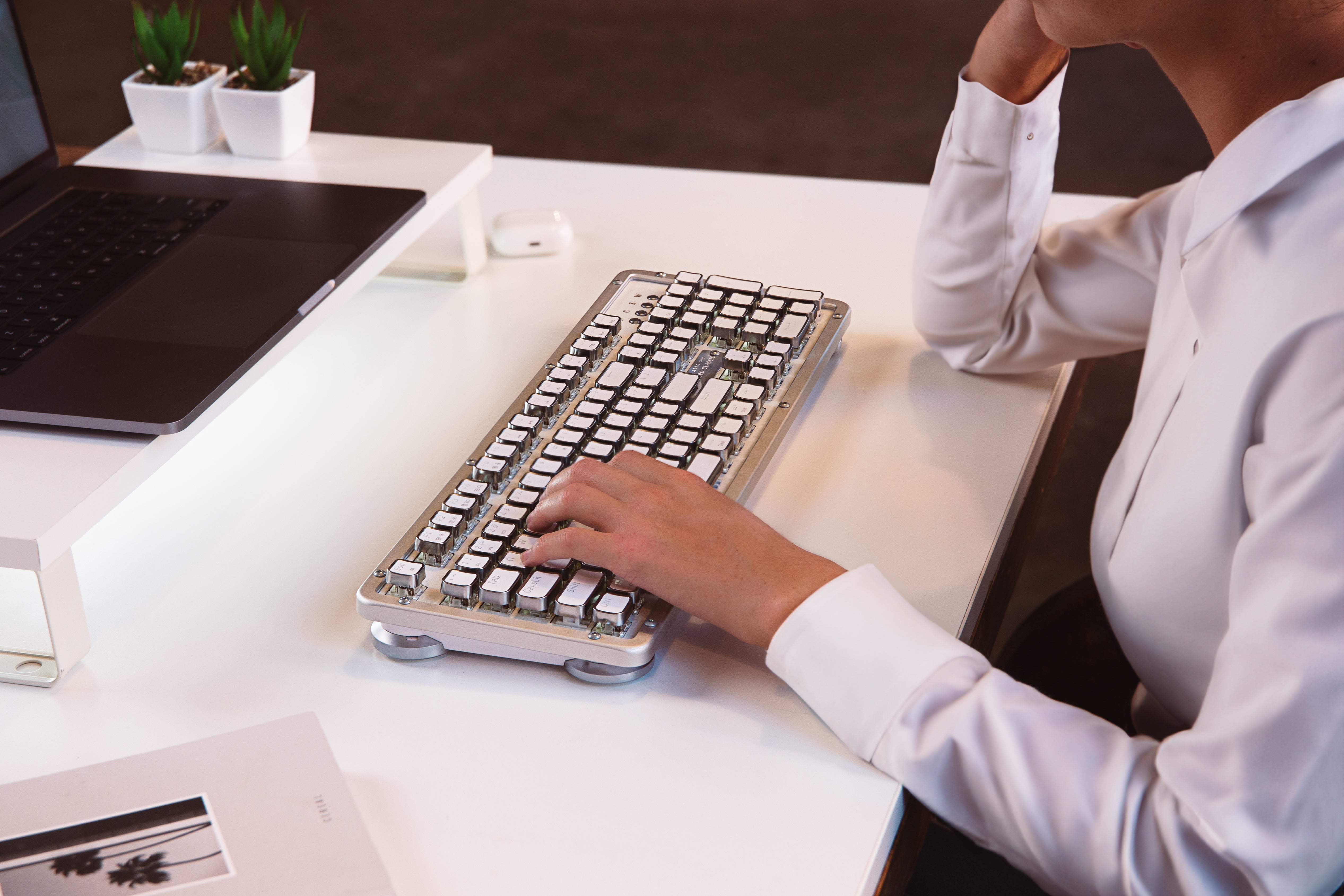 Kastingda rus qizlari ishtirokidagi onlayn seks videolari Erkak ayollar poliklinikasida porno filmni yopishtirdi