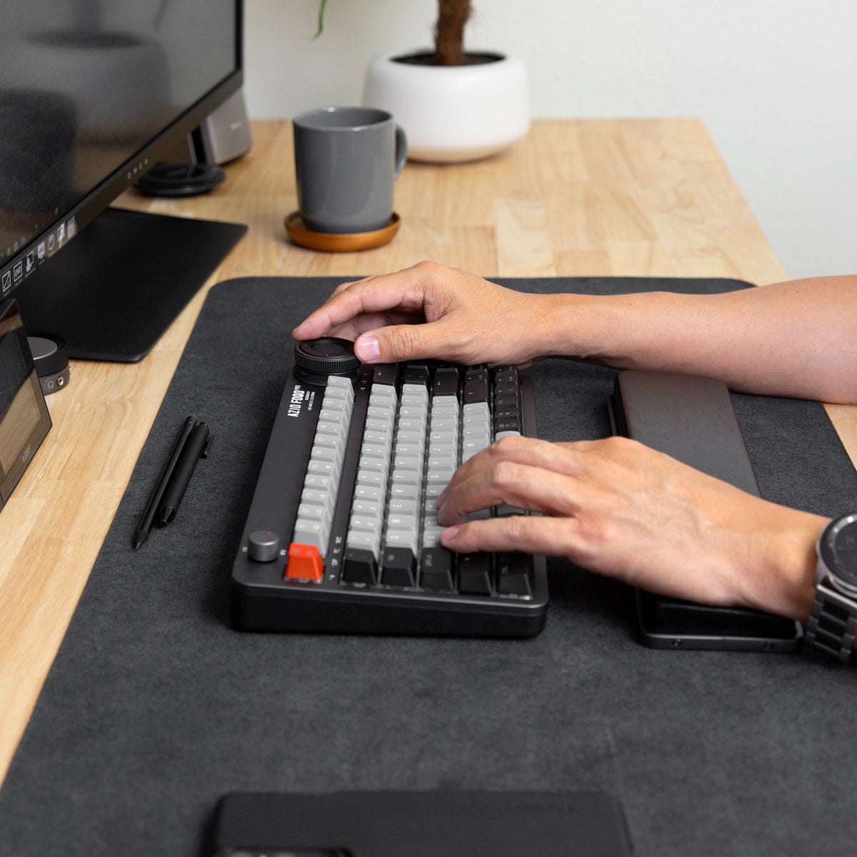 फोको प्रो वायरलेस हॉट-स्वैपेबल कीबोर्ड