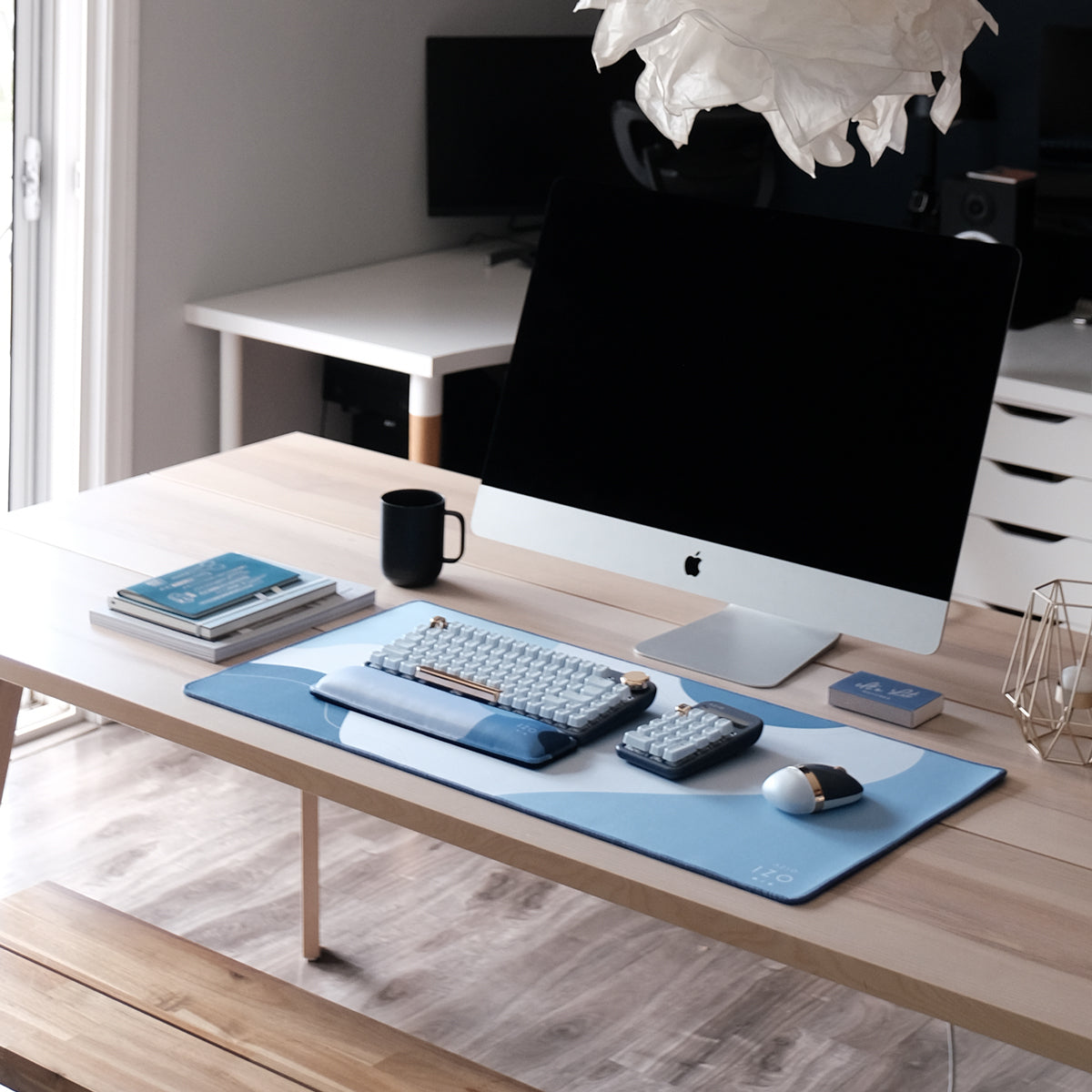 IZO Desk Pad