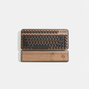 لوحة مفاتيح قديمة مدمجة